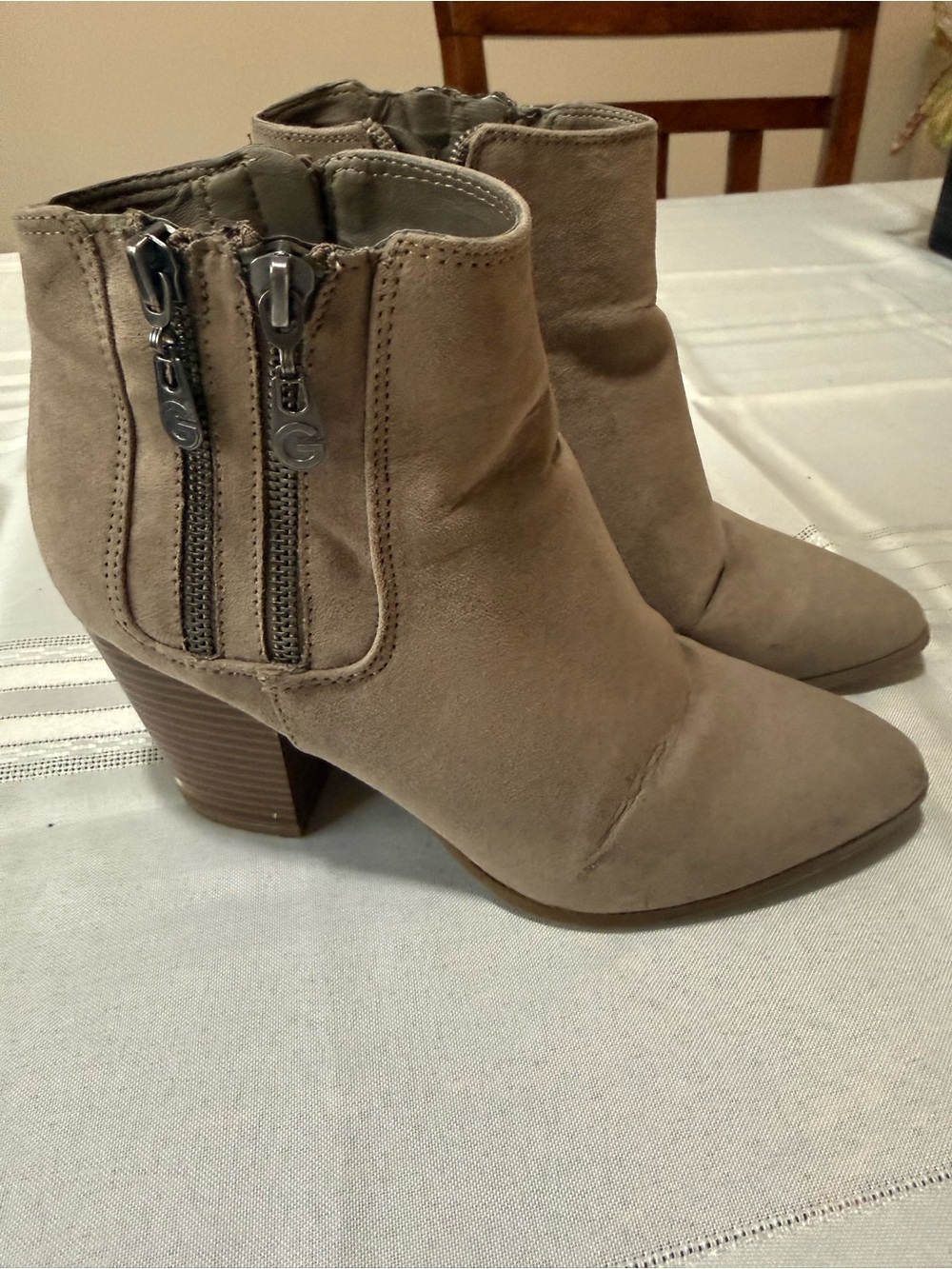 GUESS Women’s 7.5M Taupe Suede Ankle Booties Double Side Zip Block Heel